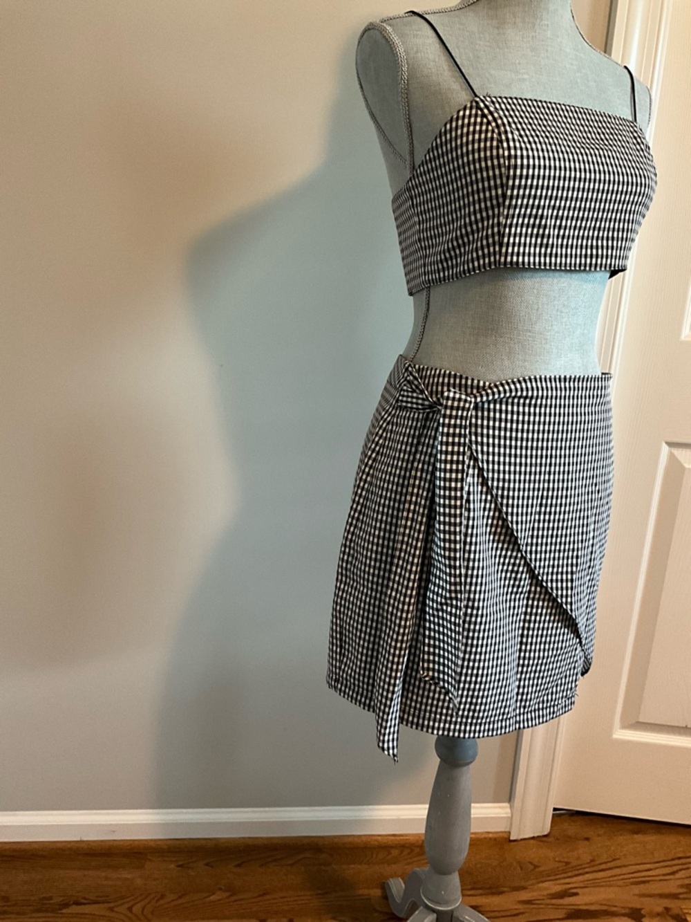 *SET*Showpo Gingham Checkered Black & White two-piece Set Skirt and crop top - Picture 7 of 11